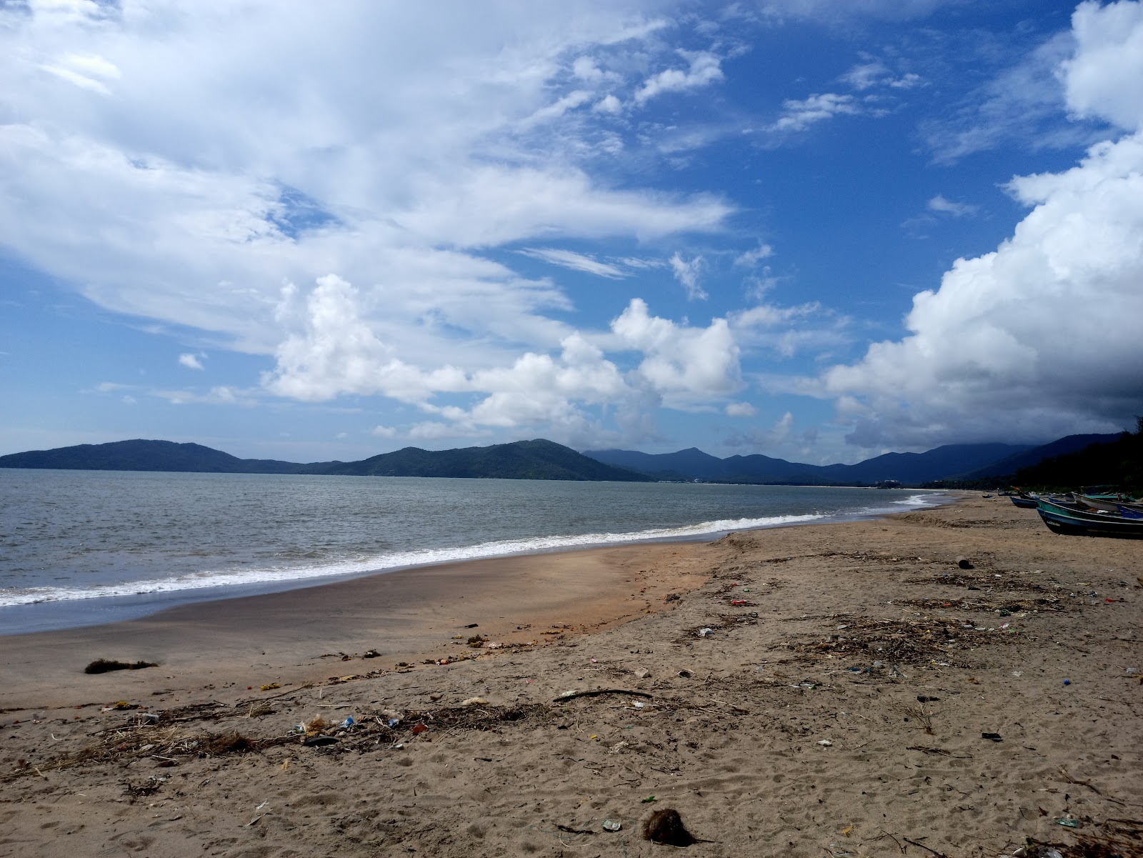 Foto av Harwada Beach med lång rak strand