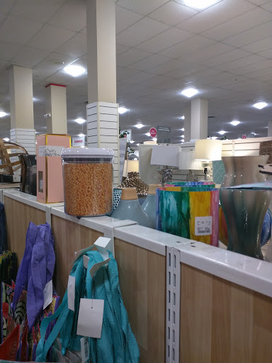 Department Store «HomeGoods», reviews and photos, 22940 Victory Blvd, Woodland Hills, CA 91367, USA