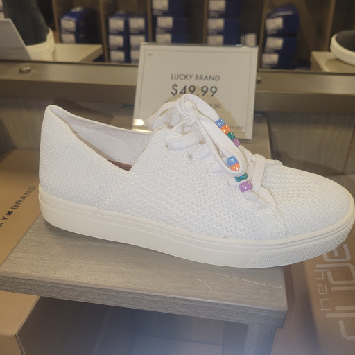 Shoe Store «DSW Designer Shoe Warehouse», reviews and photos, 1824 S 320th St, Federal Way, WA 98003, USA