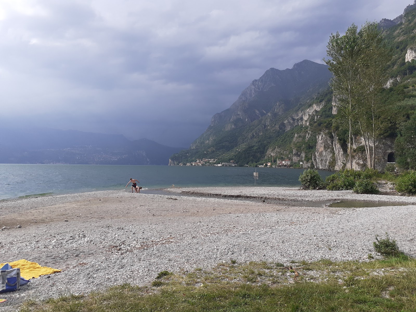 Spiaggia libera "Piccola Tahiti" 🏖️ Brescia, Italy detailed features