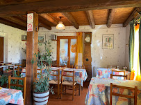 Atmosphère du Restaurant français La Chaumerasse - Hôtel / Restaurant à Sainte-Eugénie-de-Villeneuve - n°2