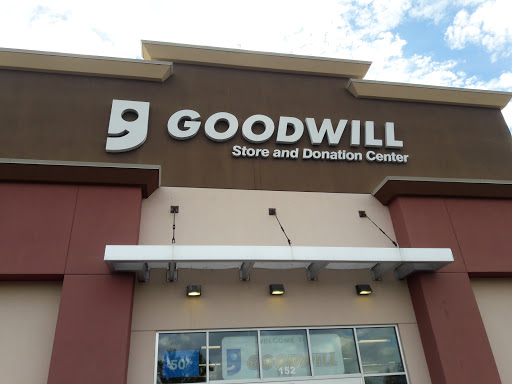 Thrift Store «35th Ave & Southern Goodwill Retail Store & Donation Center», reviews and photos, 3636 W Southern Ave, Phoenix, AZ 85041, USA