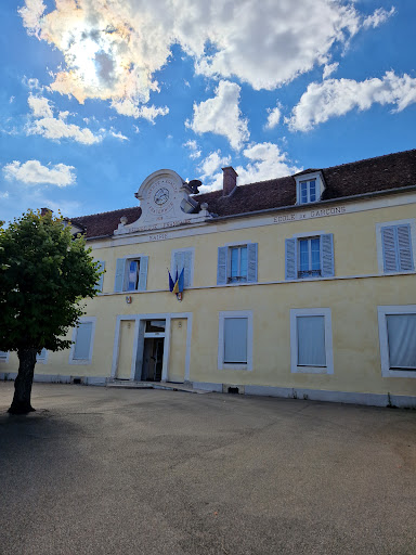 École primaire Charbuy à Charbuy, Yonne