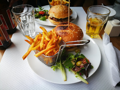 85 Ozo Maison Burger à Courbevoie