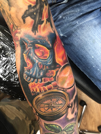 Explore kintsugi tattoo ideas, creative tattoo ideas in Sarasota, available at SEVEN SINS Tattoo Studio