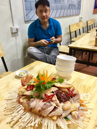 nhà hàng phố biển Vân đồn