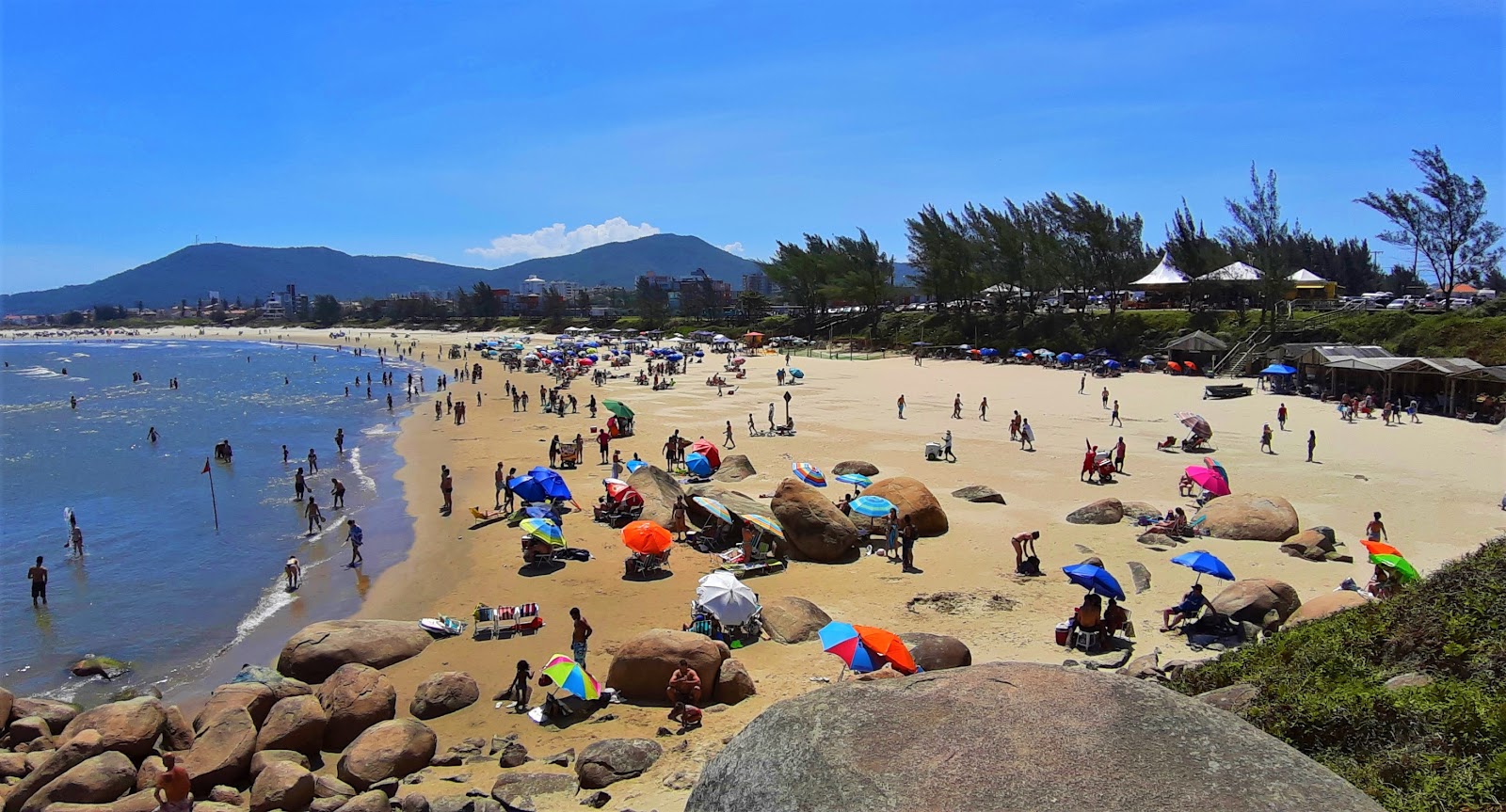 Fotografija Praia de Imbituba z turkizna čista voda površino