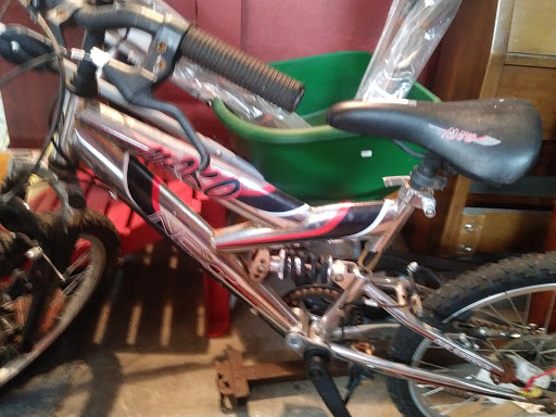 Consignment Shop «Riverbend Resale Shop», reviews and photos, 799 N Old St Louis Rd, Wood River, IL 62095, USA