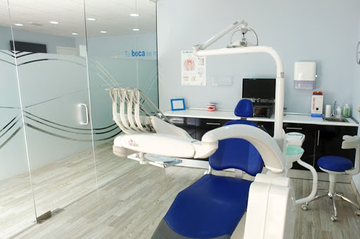 Colvi Dental Dr. Vicente Colomer en Barbate