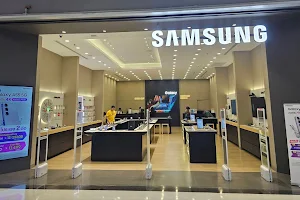 Samsung Experience Store - ROBINSON SARABURI image