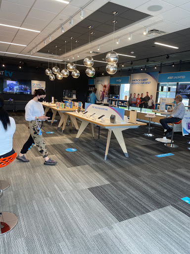 Cell Phone Store «AT&T», reviews and photos, 333 Old Country Rd, Carle Place, NY 11514, USA