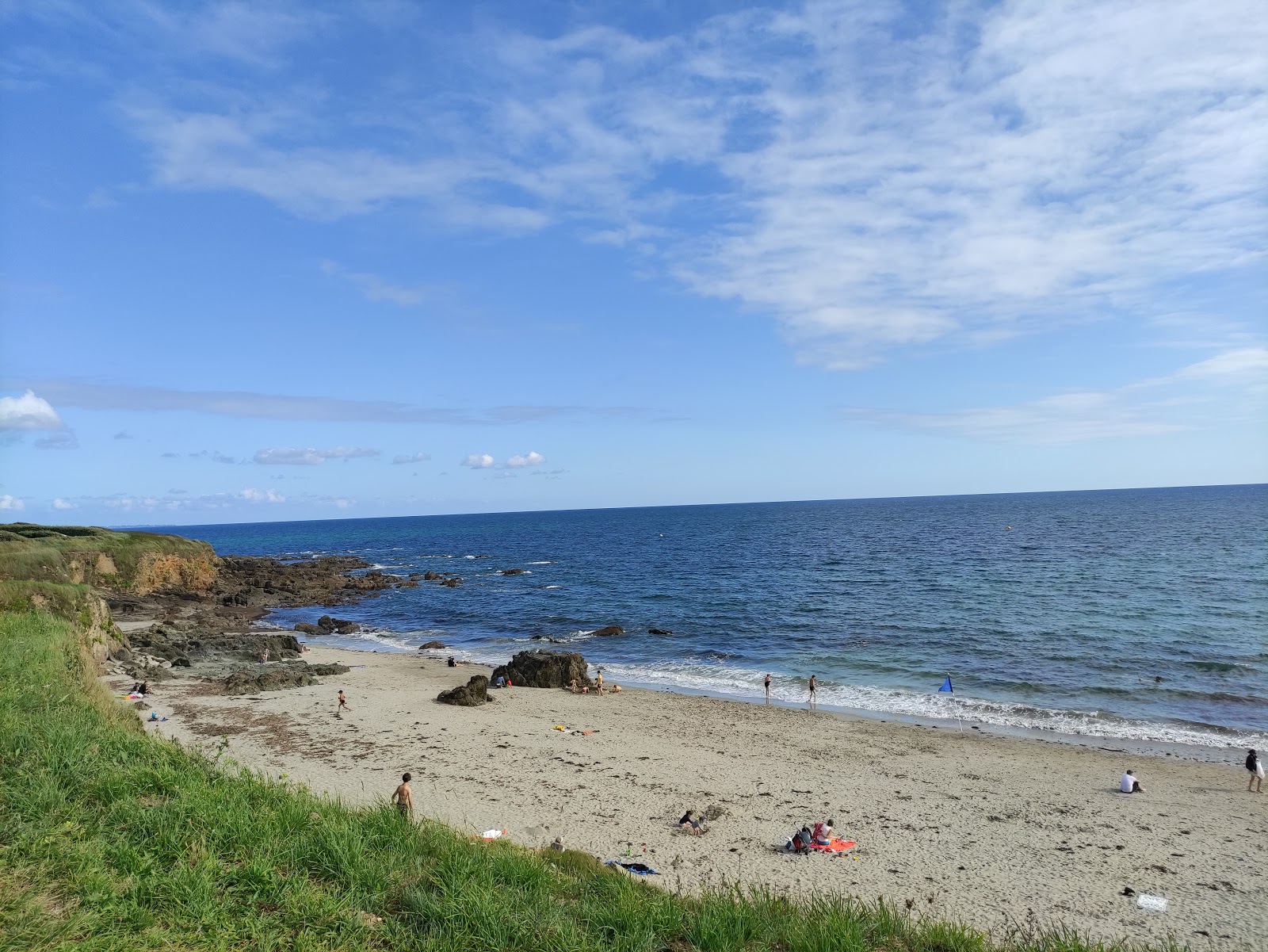 Foto di Plage de Trenez con una superficie del sabbia beige