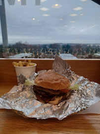 Cheeseburger du Restaurant de hamburgers Five Guys Dijon Toison d'Or - n°7