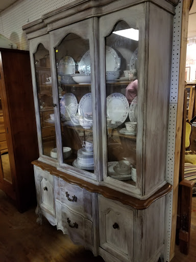 Antique Furniture Store «Useful Things Antiques & Collectibles Store», reviews and photos, 11 Crenshaw Ln, Coxs Creek, KY 40013, USA