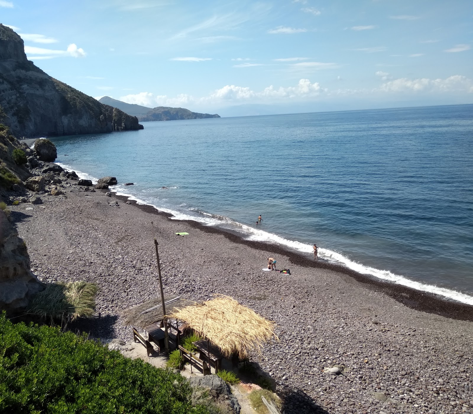 Valokuva Spiaggia Valle Muriaista. pinnalla harmaa hiekka ja kivi:n kanssa