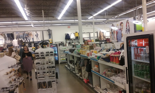 Clothing Store «Old Navy», reviews and photos, 2409 Taylor Park Dr, Reynoldsburg, OH 43068, USA