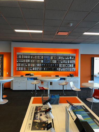 Cell Phone Store «AT&T», reviews and photos, 2875 N Hwy 67, Florissant, MO 63033, USA