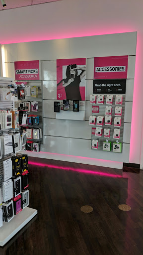 Cell Phone Store «T-Mobile», reviews and photos, 20804 Bothell Everett Hwy, Bothell, WA 98021, USA