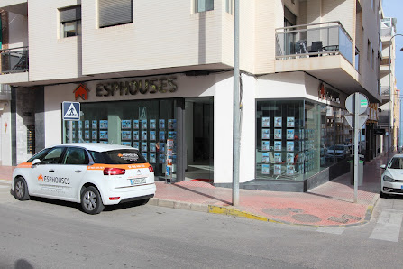 ESPHOUSES Inmobiliaria y Promotora Av. de Cervantes, 25, 03140 Guardamar del Segura, Alicante, España