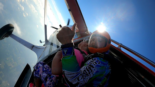 Skydiving Center «Cleveland Skydiving Center», reviews and photos, 15199 Grove Rd, Garrettsville, OH 44231, USA