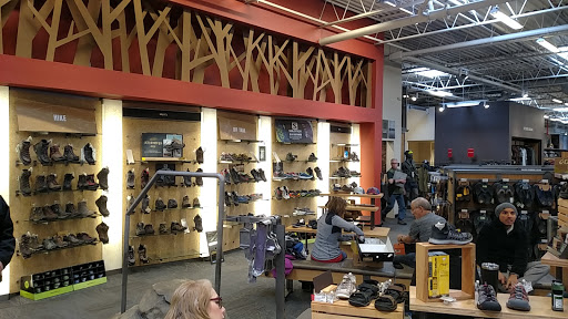 Camping Store «REI», reviews and photos, 144 Glen Cove Rd, Carle Place, NY 11514, USA