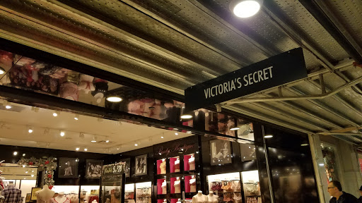 Shopping Mall «Beverly Center», reviews and photos, 8500 Beverly Blvd, Los Angeles, CA 90048, USA