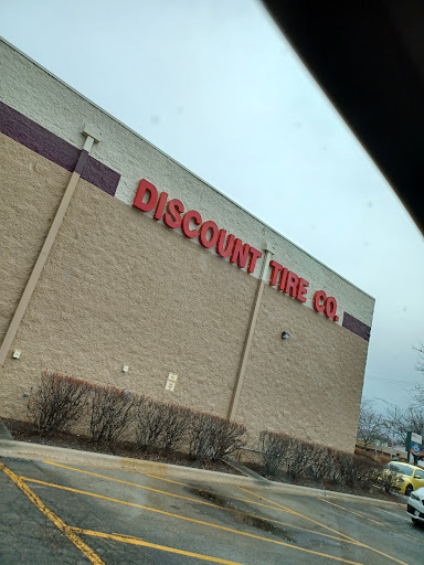 Tire Shop «Discount Tire Store - Joliet, IL», reviews and photos, 1719 W Jefferson St, Joliet, IL 60435, USA