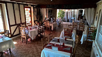 Atmosphère du Restaurant La Mare aux Clercs à Mulcent - n°10