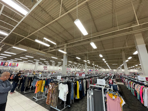 Clothing Store «Burlington Coat Factory», reviews and photos, 30 W Rand Rd, Arlington Heights, IL 60004, USA