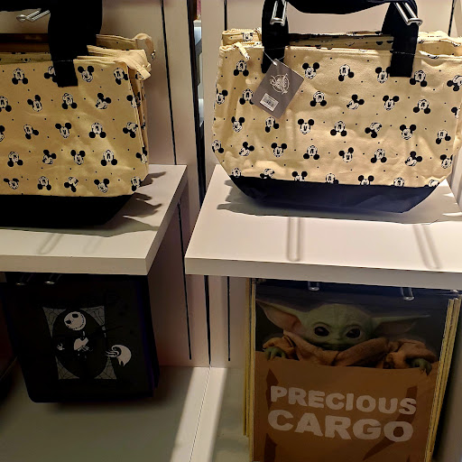 Toy Store «Disney Store», reviews and photos, 400 Premium Outlets Dr, Monroe, OH 45050, USA