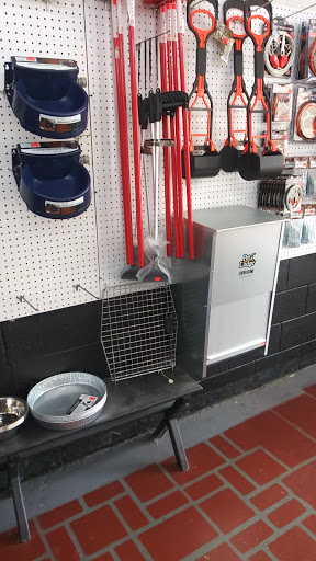 Pet Supply Store «Red Dog Hound & Pet Supply», reviews and photos, 3017 S Sheridan Rd, Tulsa, OK 74129, USA