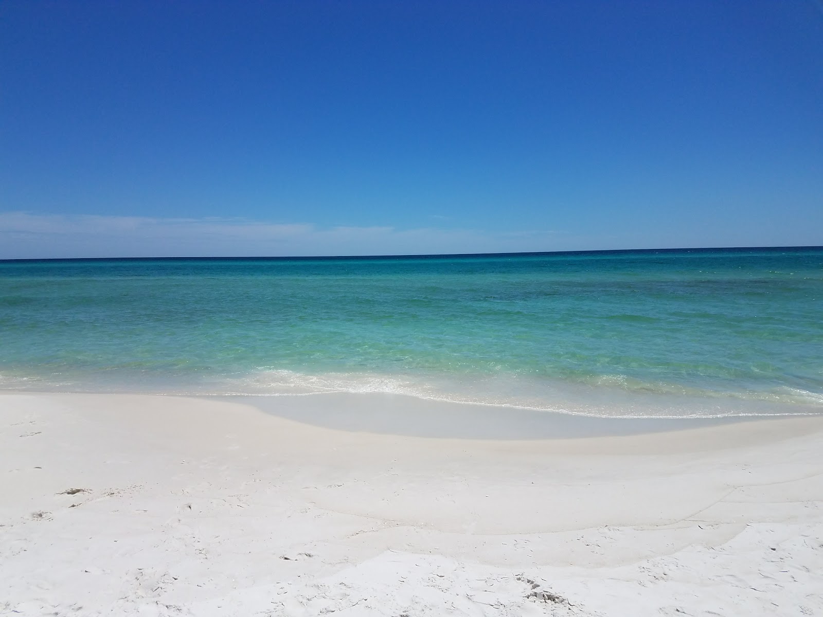 Fotografie cu Gulf Lakes Beach - locul popular printre cunoscătorii de relaxare