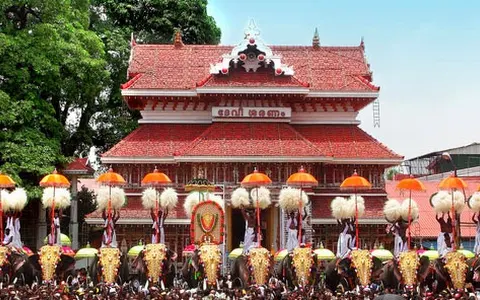 Paramekkavu Bhagavathi Temple Thrissur image