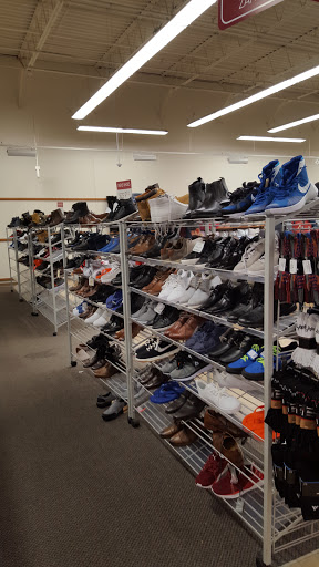 Clothing Store «Burlington Coat Factory», reviews and photos, 6900 Chestnut St, Gilroy, CA 95020, USA