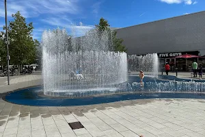 Brunnen-Kinderspielplatz image