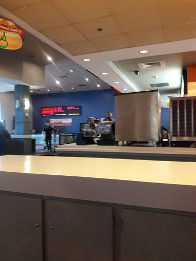 Movie Theater «Regal Cinemas Ronkonkoma 9», reviews and photos, 565 Portion Rd, Ronkonkoma, NY 11779, USA