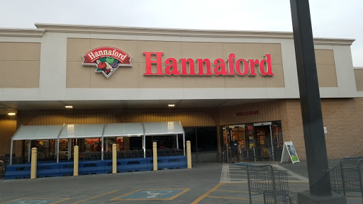 Grocery Store «Hannaford Supermarket», reviews and photos, 333 Brook St, Clinton, MA 01510, USA