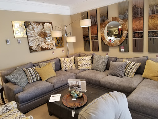 Furniture Store «Raymour & Flanigan Furniture and Mattress Store», reviews and photos, 275 Glen Cove Rd, Carle Place, NY 11514, USA