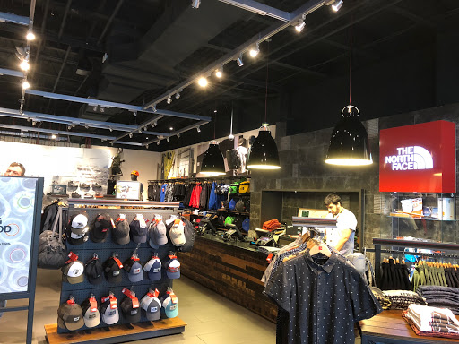 Clothing Store «The North Face», reviews and photos, 4848 Bethesda Ave, Bethesda, MD 20814, USA