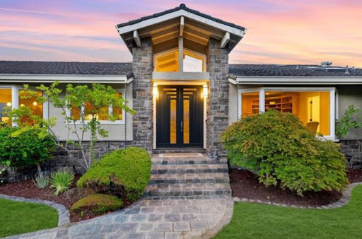 Lin-Lin Tsou-Otani REALTOR image