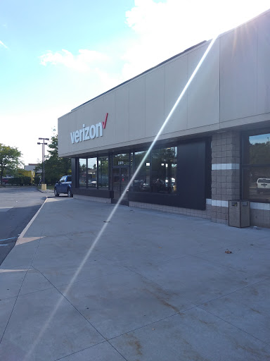 Cell Phone Store «Verizon», reviews and photos, 23975 Harper Ave, St Clair Shores, MI 48080, USA