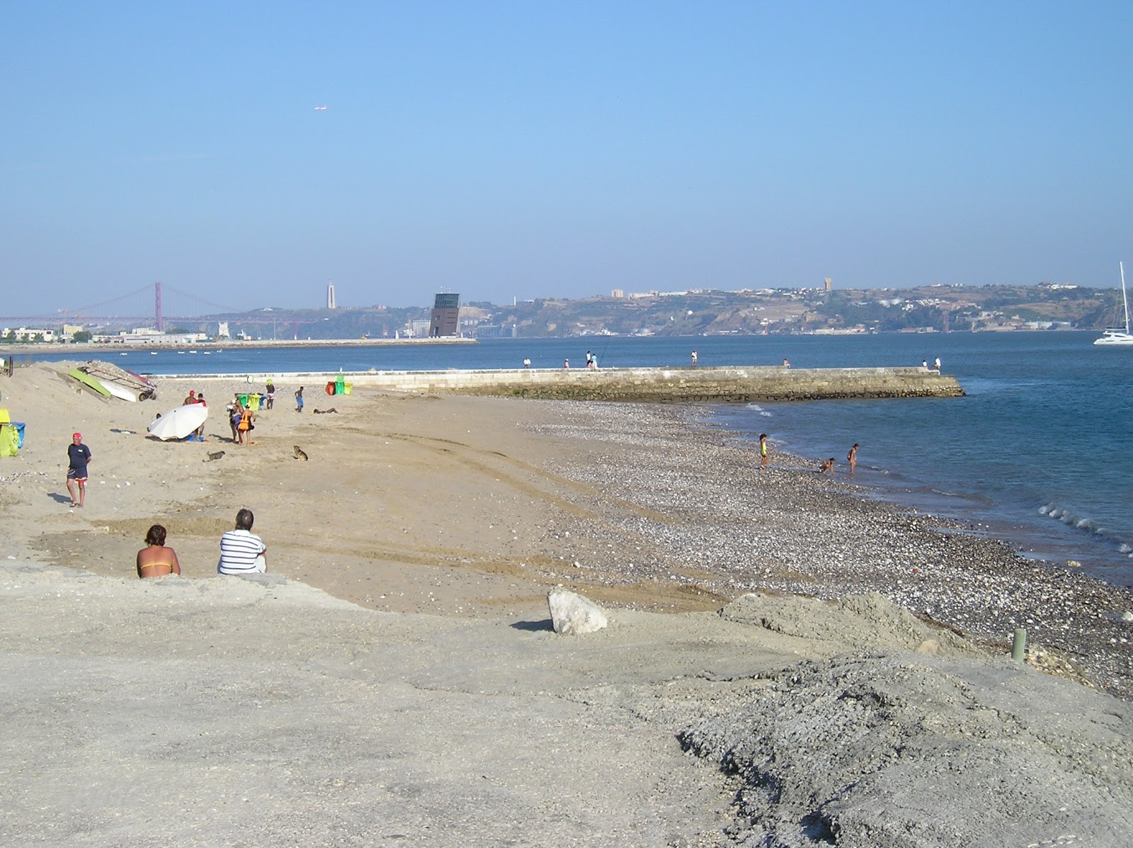 Photo de Praia da Cruz Quebrada avec un rivage spacieux