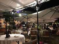 Atmosphère du Restaurant méditerranéen Castel Plage à Nice - n°10
