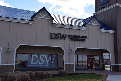 DSW Designer Shoe Warehouse, 8400 Factory Shops Blvd #400, Jeffersonville, OH 43128, USA, 