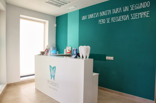 Moreno Clínica Dental - Ortodoncia - Implantes dentales en Benetússer, Valencia