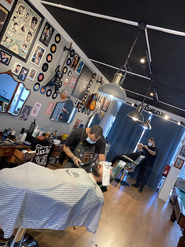 Barbearia Boston barbershop - Barbearia