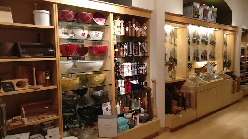 Kitchen Supply Store «Williams-Sonoma», reviews and photos, 352 Adams Rd, Rochester Hills, MI 48309, USA