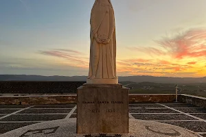 Statue of Queen Santa Isabel image