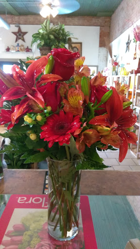 Florist «Metro Florist & Gifts», reviews and photos, 216 W 6th St, Ferris, TX 75125, USA