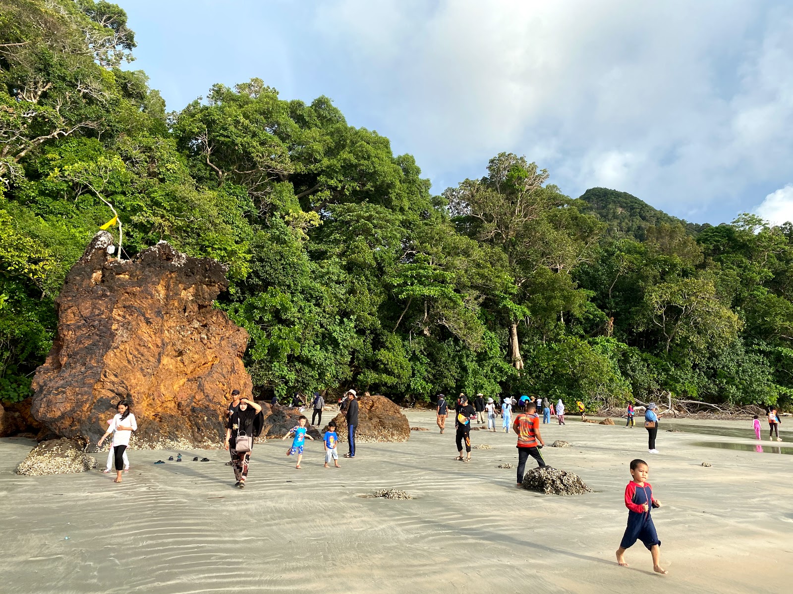 Fotografie cu Stone Beach - locul popular printre cunoscătorii de relaxare